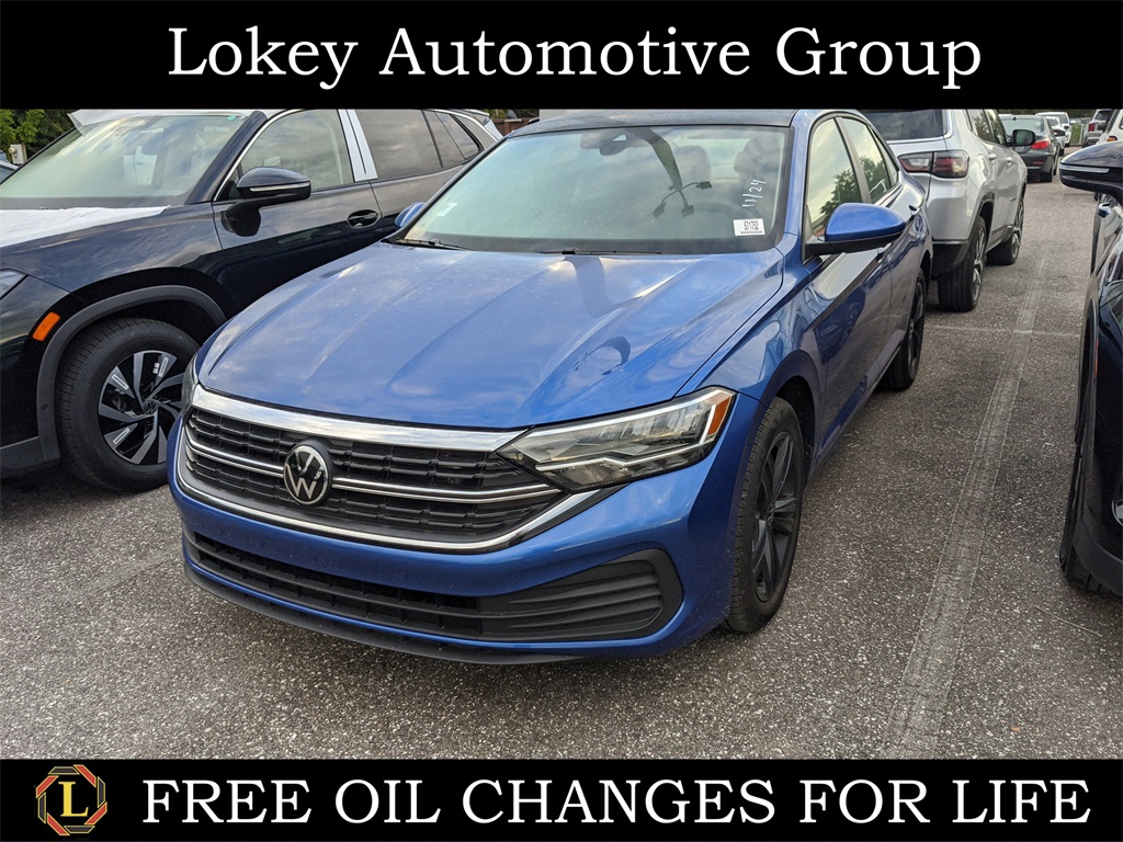 2024 Volkswagen Jetta SE's photo