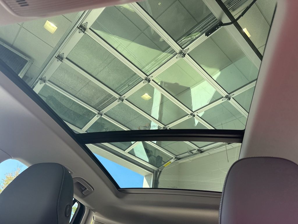 2025 Volkswagen Tiguan SE photo 22