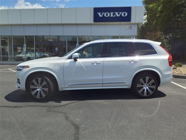 2025 Volvo XC90 T8 Plus AWD photo 2