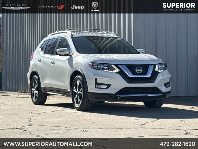 2020 Nissan Rogue SV's photo