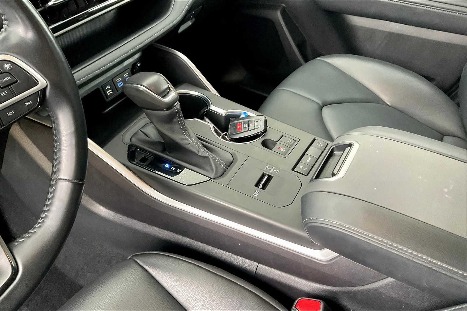 2022 Toyota Highlander XLE photo 13