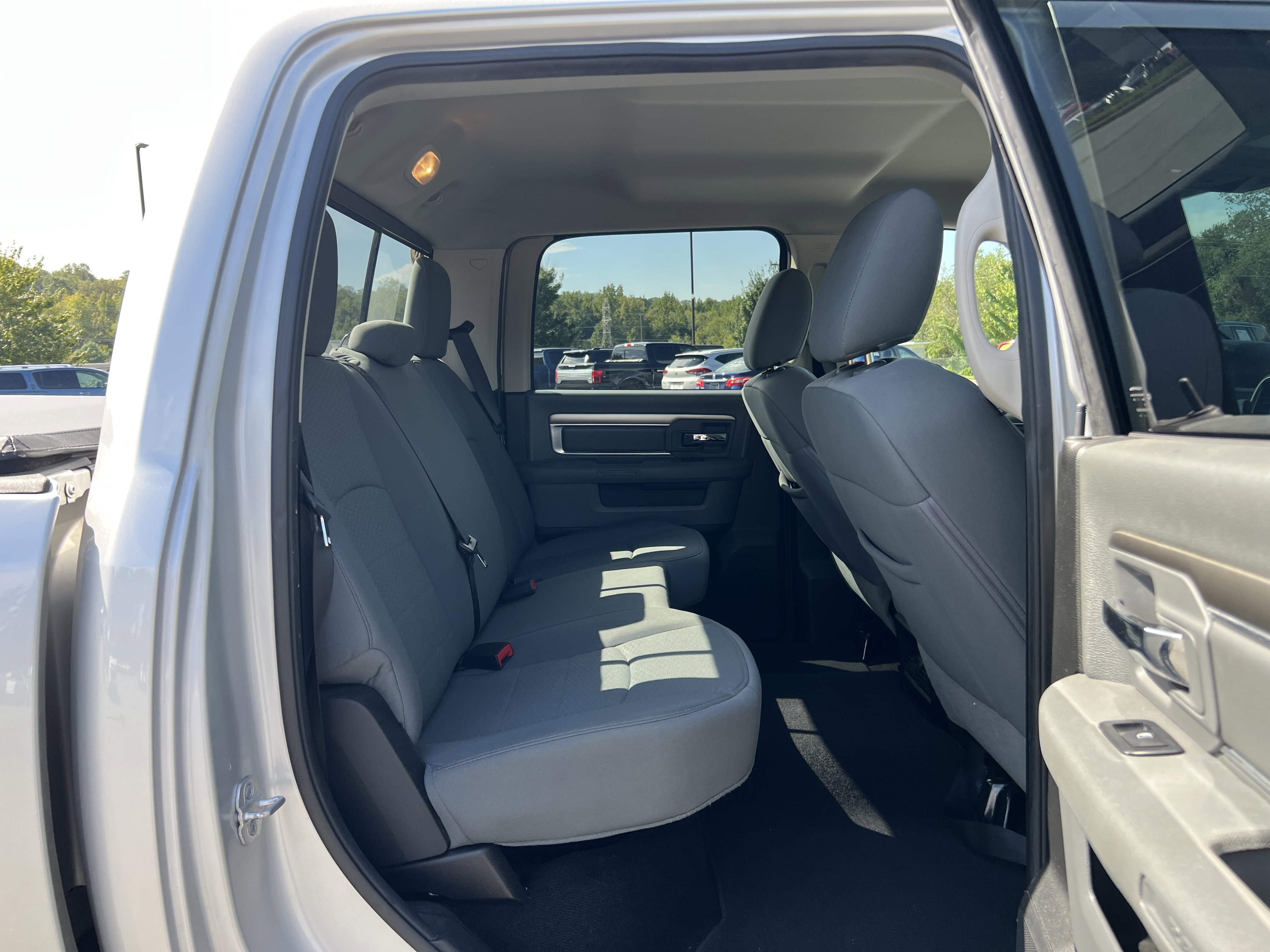 2013 Ram 1500 SLT photo 19