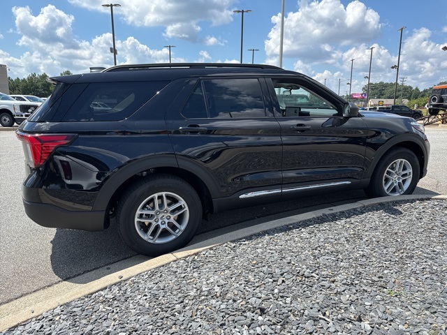 2025 Ford Explorer photo 8