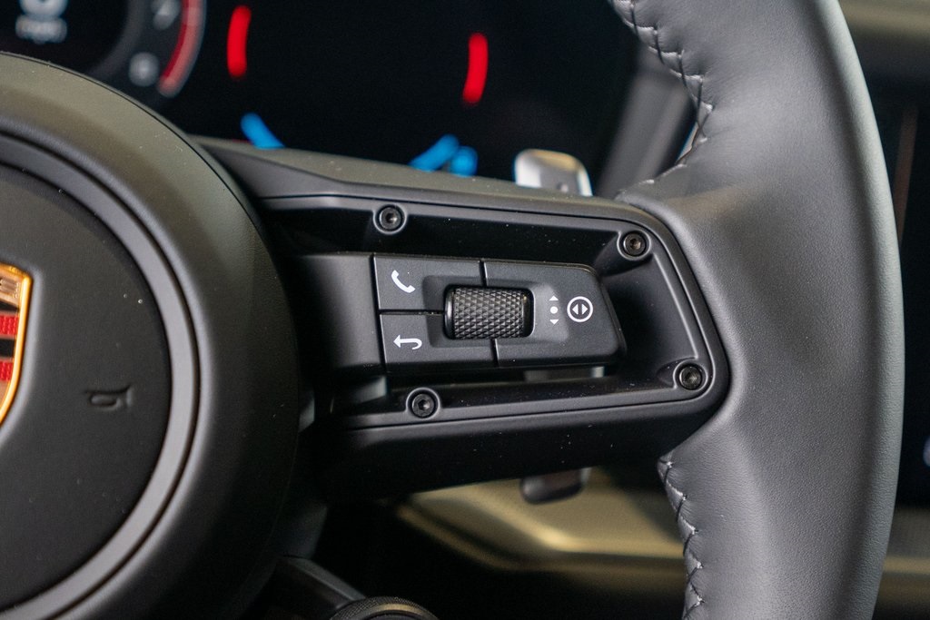 2025 Porsche Cayenne photo 32