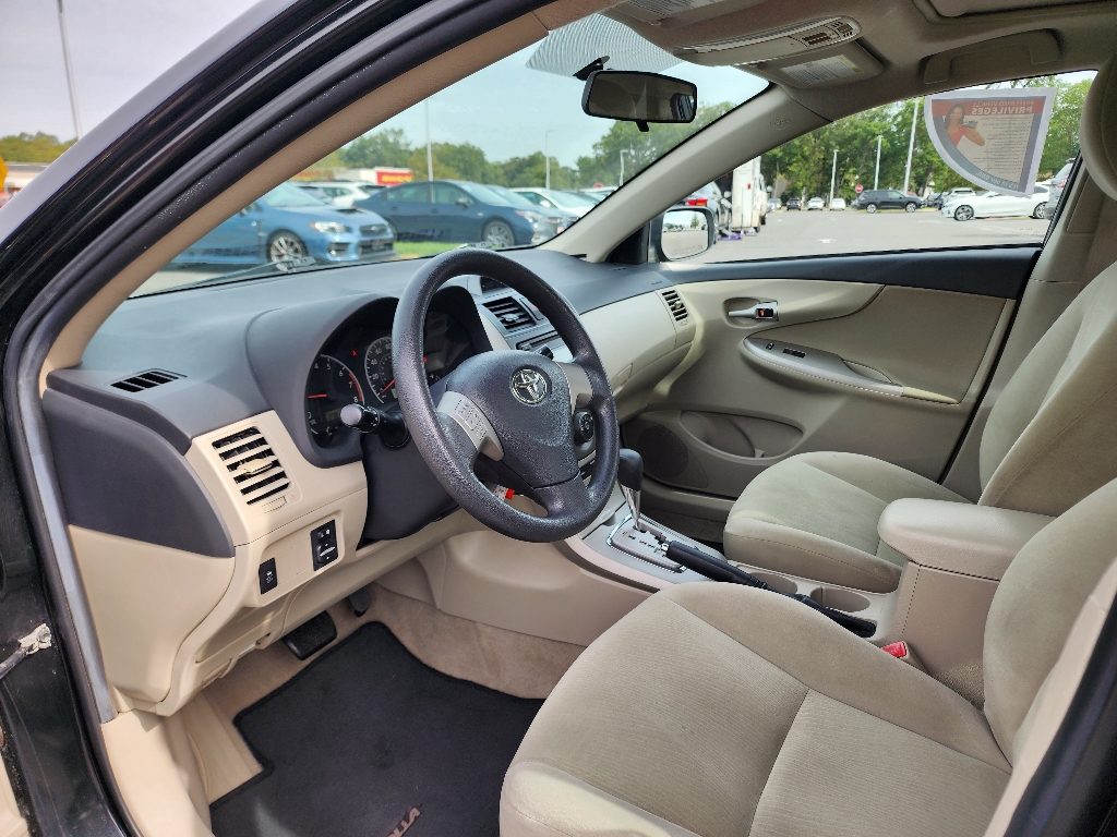 2012 Toyota Corolla LE photo 24