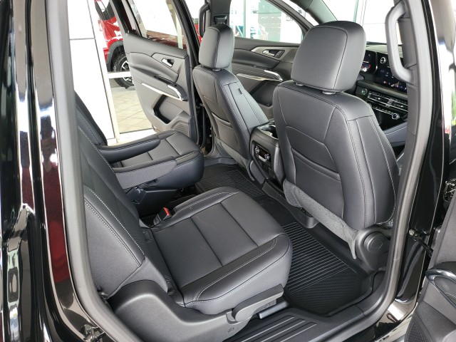 2025 Chevrolet Traverse photo 17