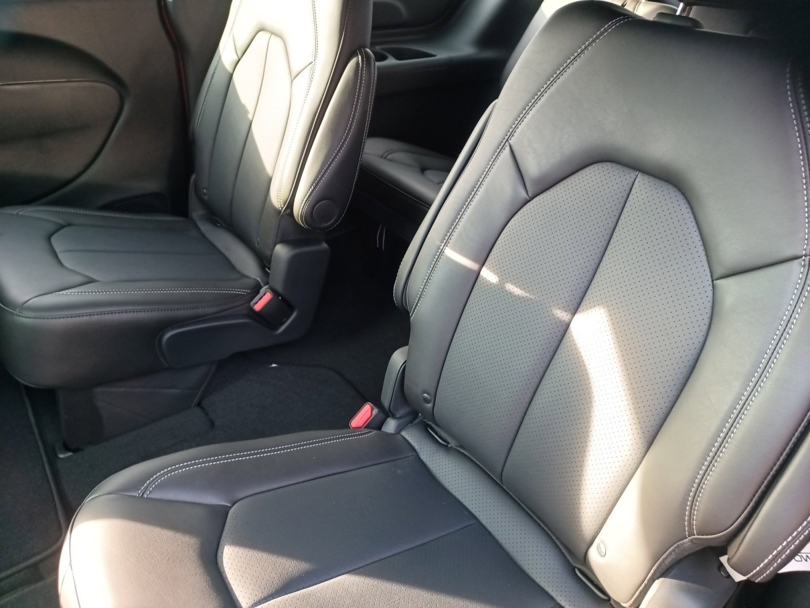 2026 Chrysler Pacifica photo 21
