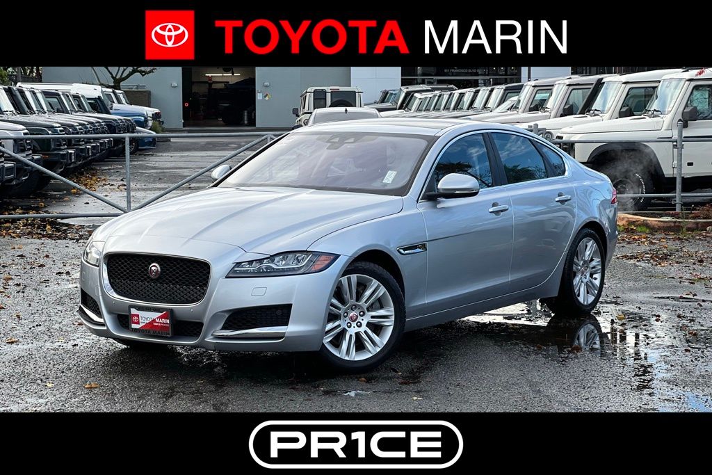 2016 Jaguar XF Premium's photo