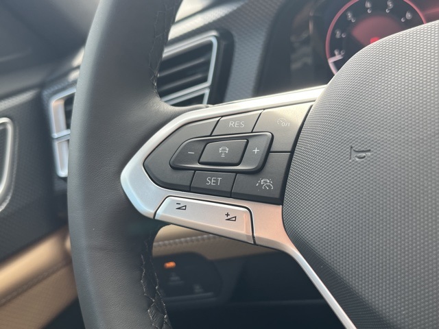 2025 Volkswagen Atlas Cross Sport SEL R-Line photo 35