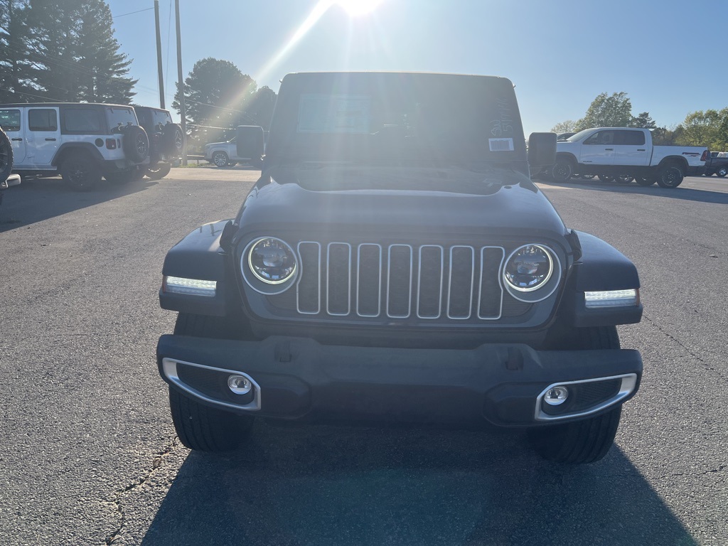 2025 Jeep Wrangler Sahara photo 2