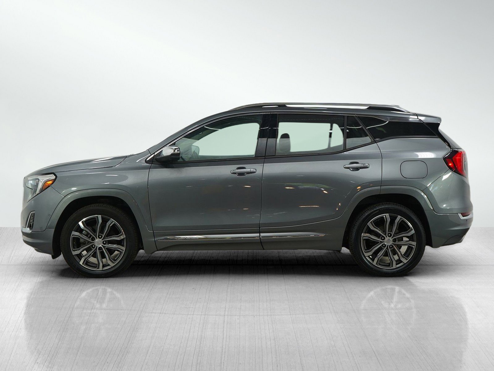 Used 2020 GMC Terrain Denali with VIN 3GKALXEX1LL135879 for sale in Roseville, Minnesota