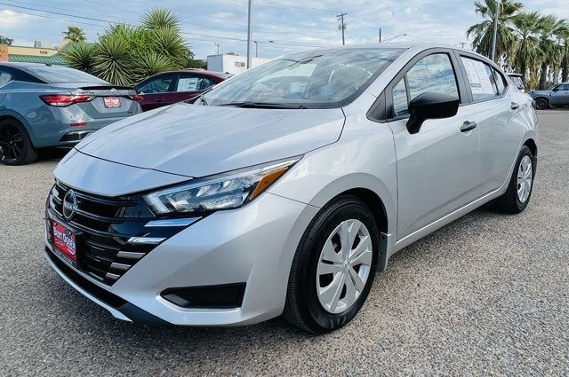 2025 Nissan Versa 1.6 S photo 3