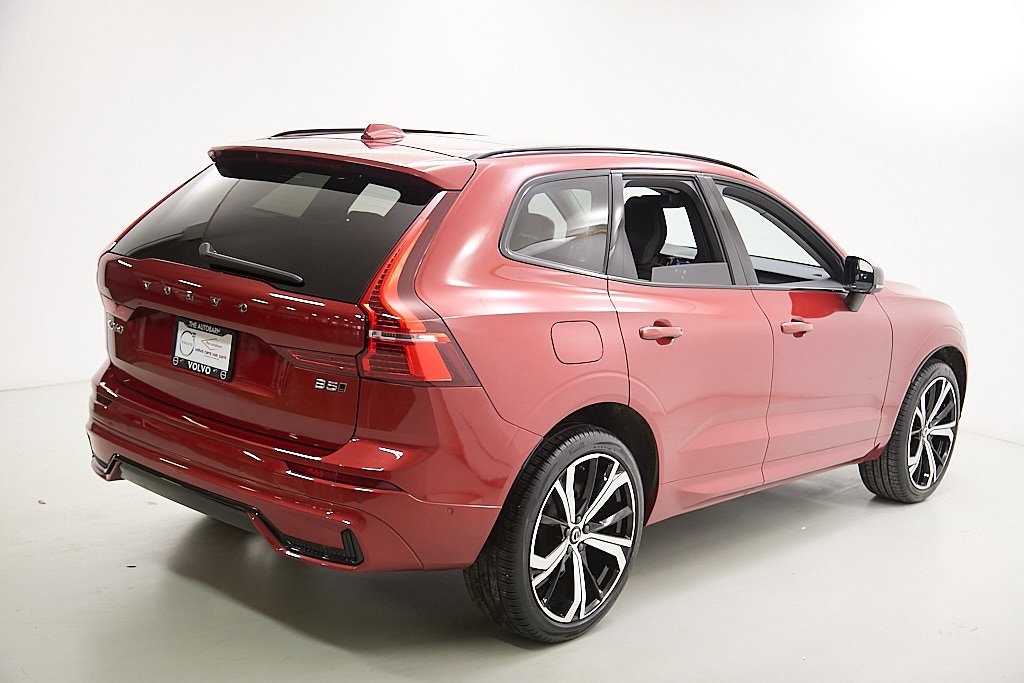 2023 VOLVO XC60 - Image 8