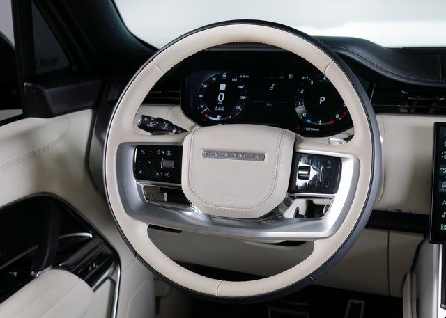 2024 Land Rover Range Rover SE photo 12