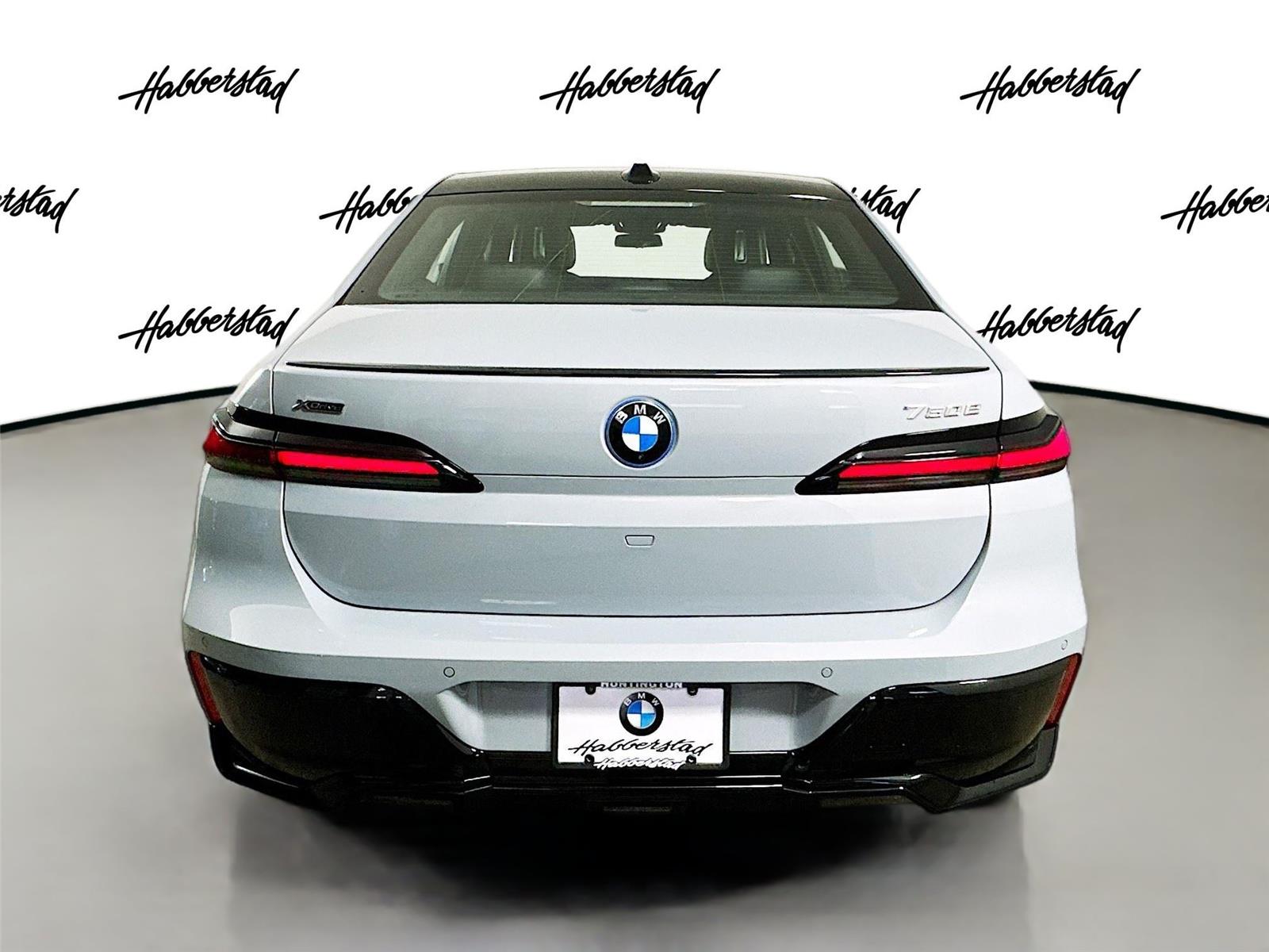 2026 Bmw 750e photo 4