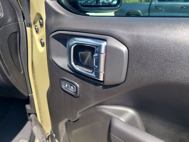 2025 Jeep Wrangler photo 46