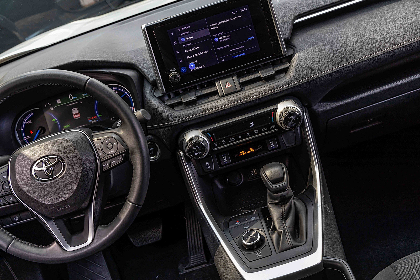 2023 Toyota RAV4 Hybrid XLE photo 18