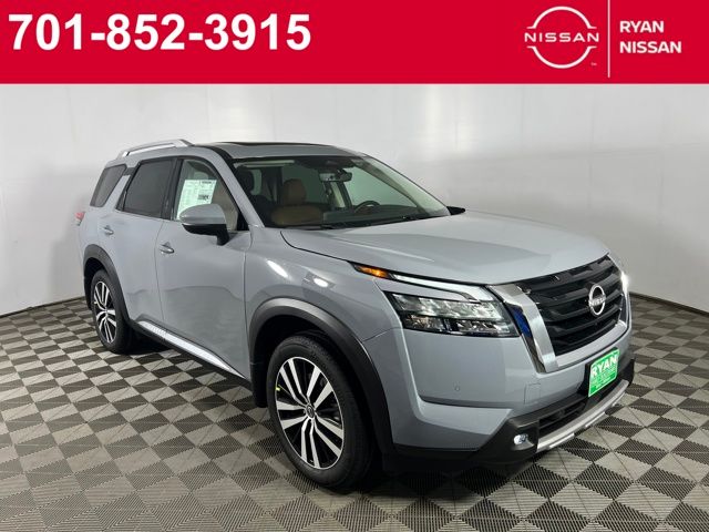 2025 Nissan Pathfinder Platinum's photo