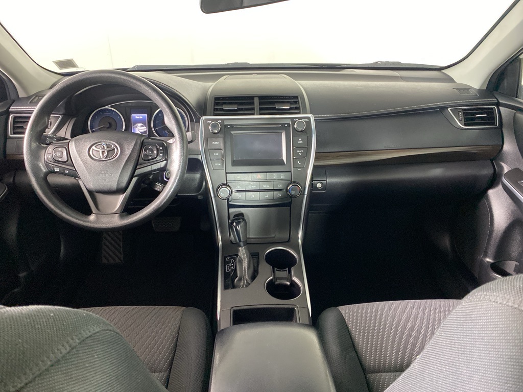 2016 Toyota Camry LE photo 2