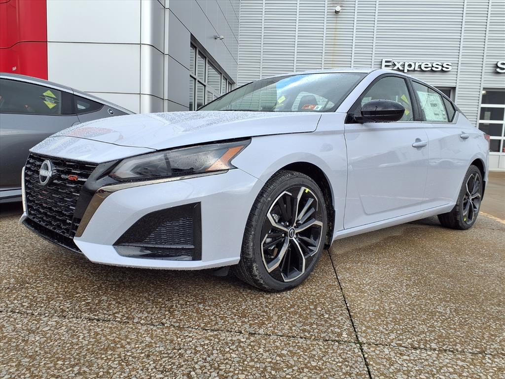 2025 Nissan Altima 2.5 SR photo 2