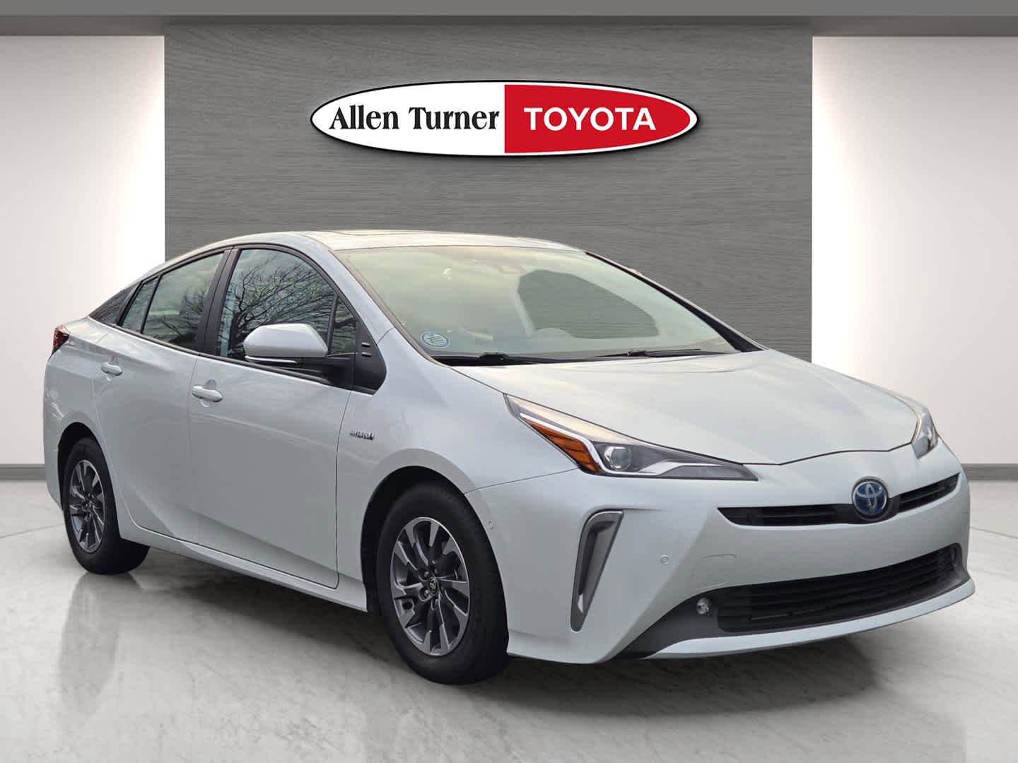 2022 Toyota Prius Limited's photo