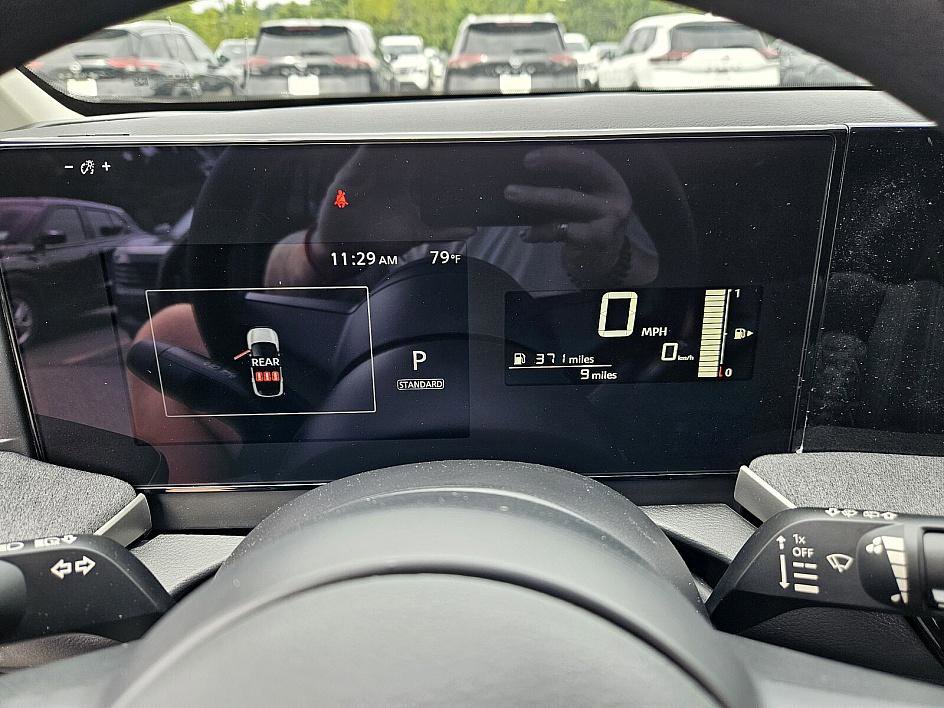 2025 Nissan Kicks SV photo 23