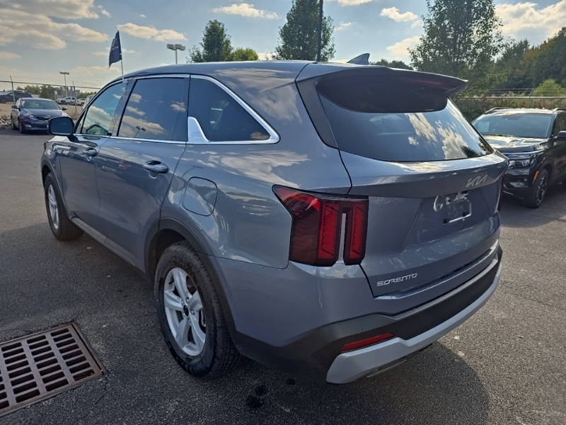 2025 Kia Sorento LX photo 5