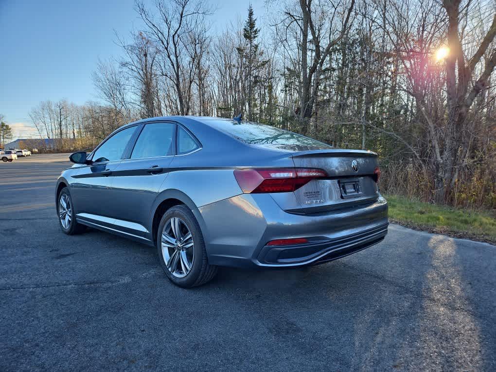 2023 Volkswagen Jetta SE photo 3