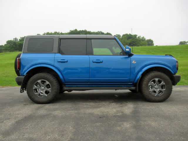 2022 Ford Bronco Outer Banks photo 12