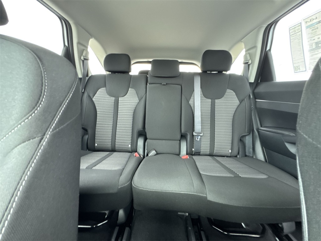 2025 Kia Sorento LX photo 11