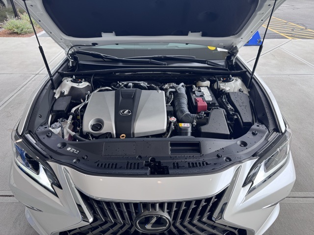2025 Lexus ES 350 photo 10