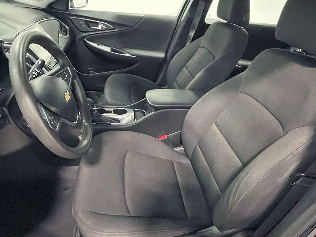 2022 Chevrolet Malibu LS photo 2