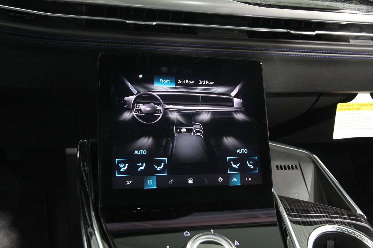2025 Cadillac Escalade Luxury photo 14