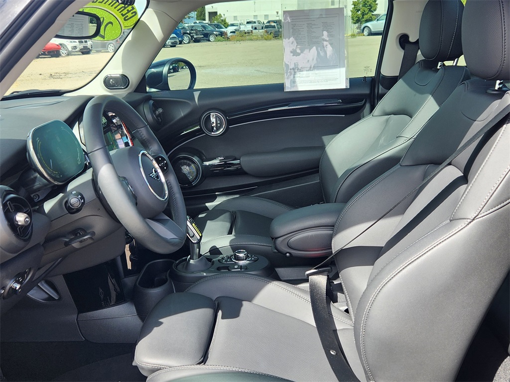 2024 Mini Cooper 2 Door Hardtop SE photo 8
