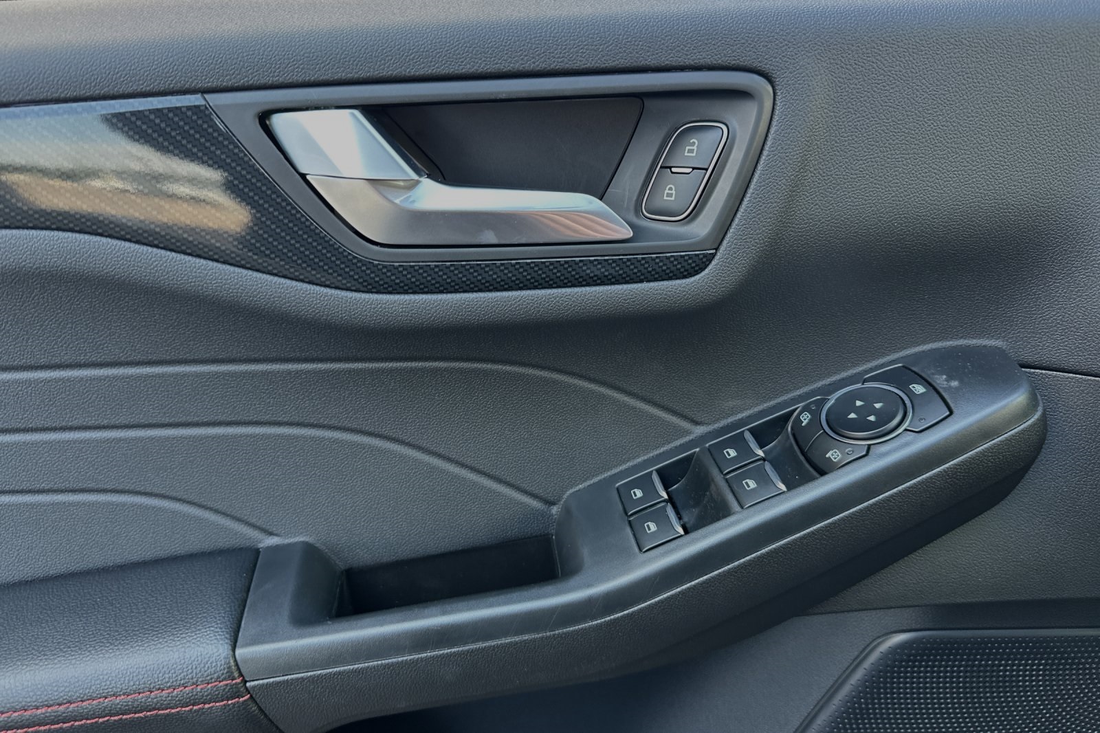 2024 Ford Escape ST-Line photo 7