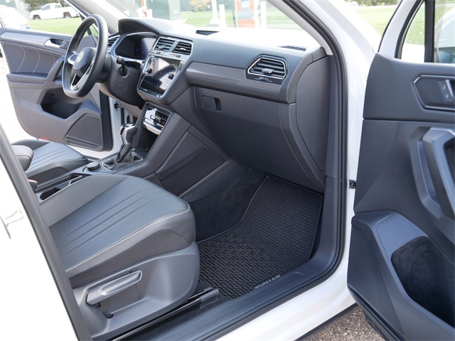 2022 Volkswagen Tiguan SE photo 16
