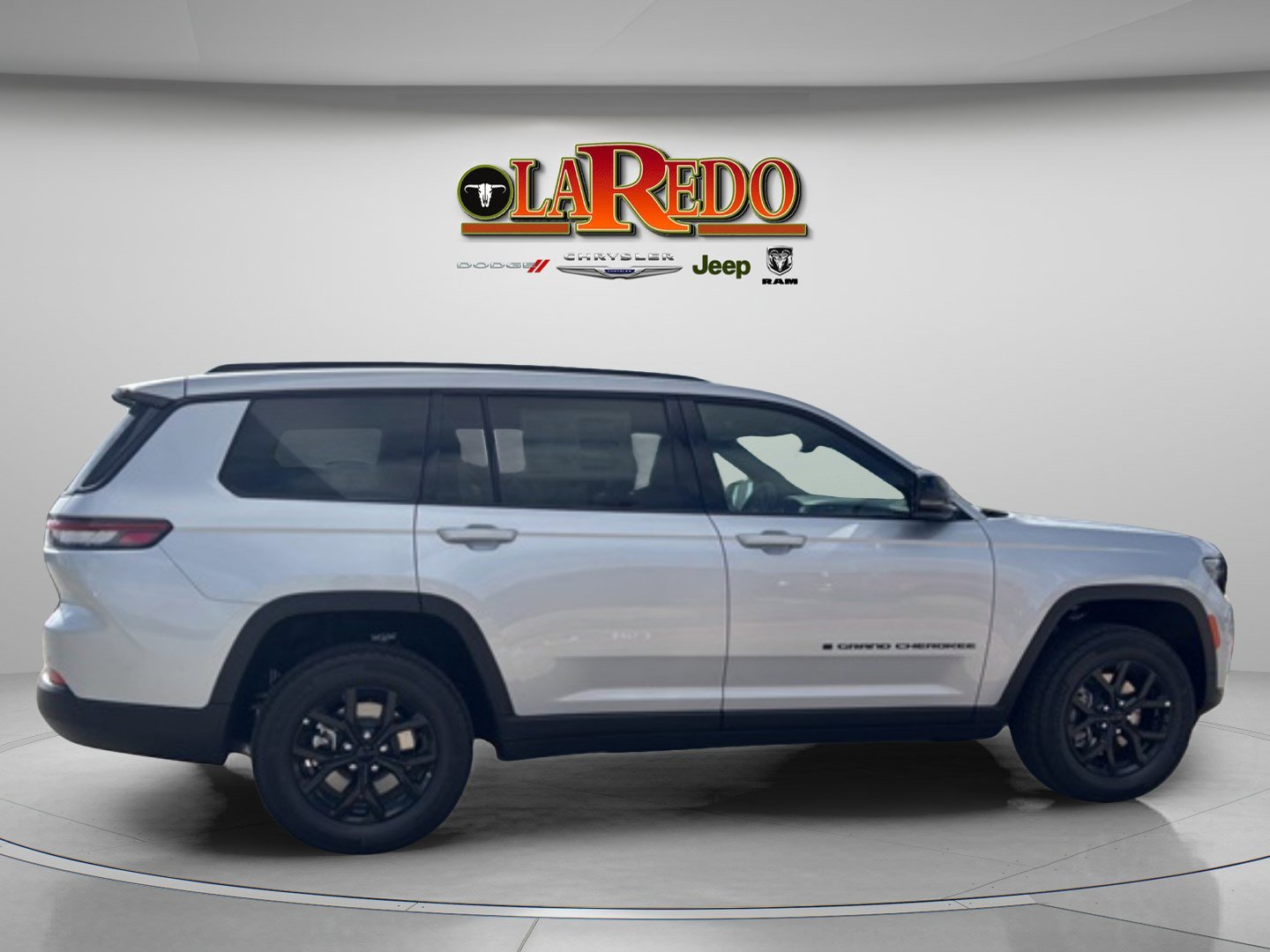 2025 Toyota RAV4 L photo 8