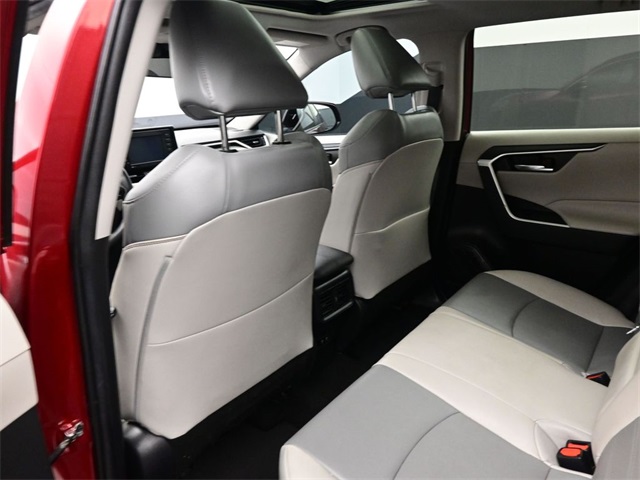 2021 Toyota RAV4 XLE Premium photo 5