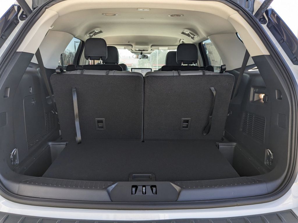 2025 Ford Explorer photo 12