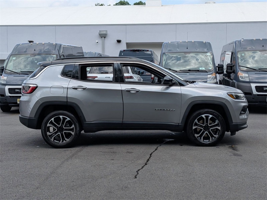 2023 Jeep Compass Limited photo 2