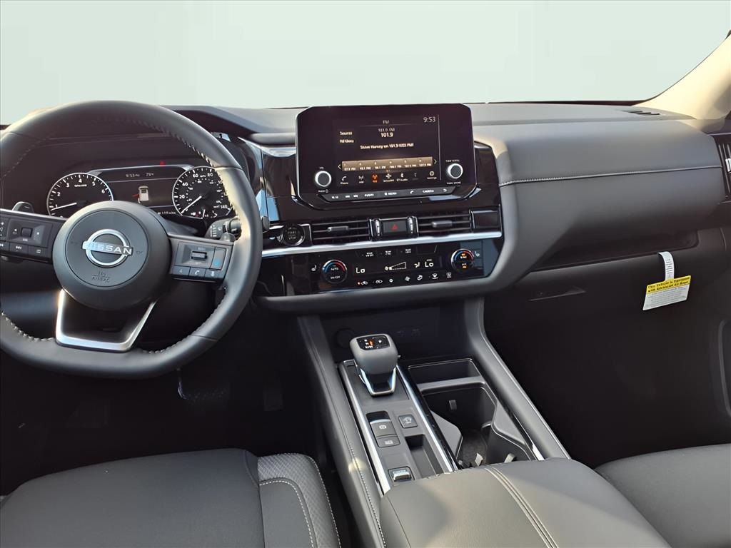 2025 Nissan Pathfinder SV photo 12