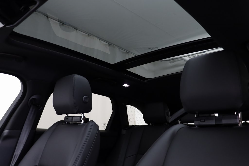 2026 Land Rover Range Rover Velar SE photo 13