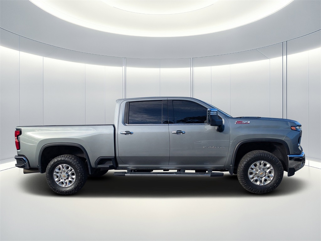 2024 Chevrolet Silverado 2500HD LTZ photo 2