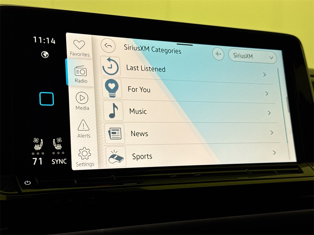 2025 Volkswagen Atlas Cross Sport SEL R-Line photo 26