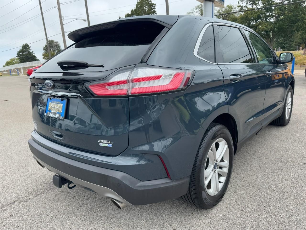 2019 Ford Edge SEL photo 2