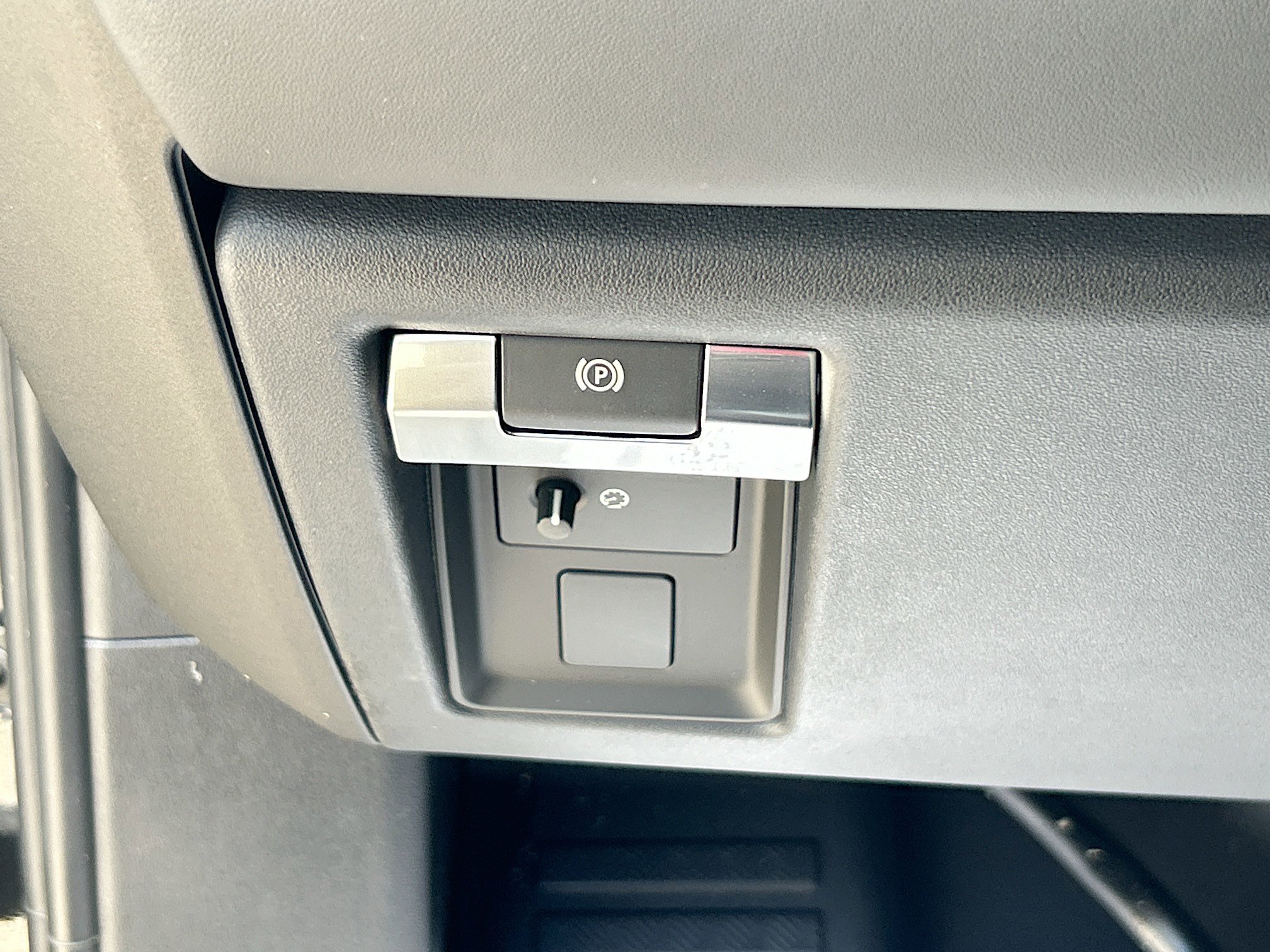 2025 Land Rover Defender 130 X photo 22
