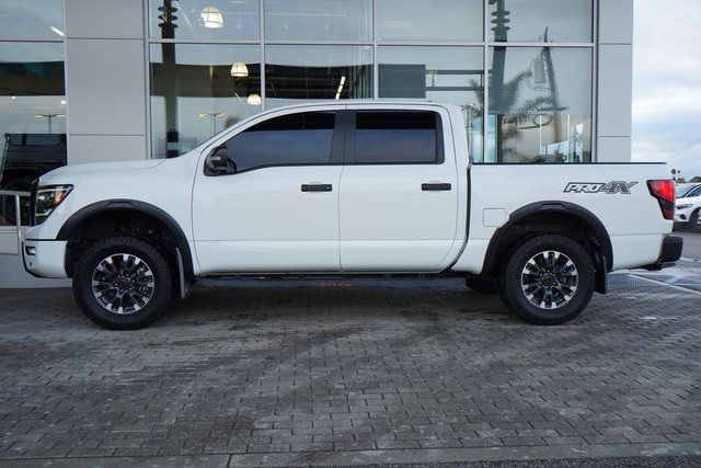 2023 Nissan Titan PRO-4X photo 4