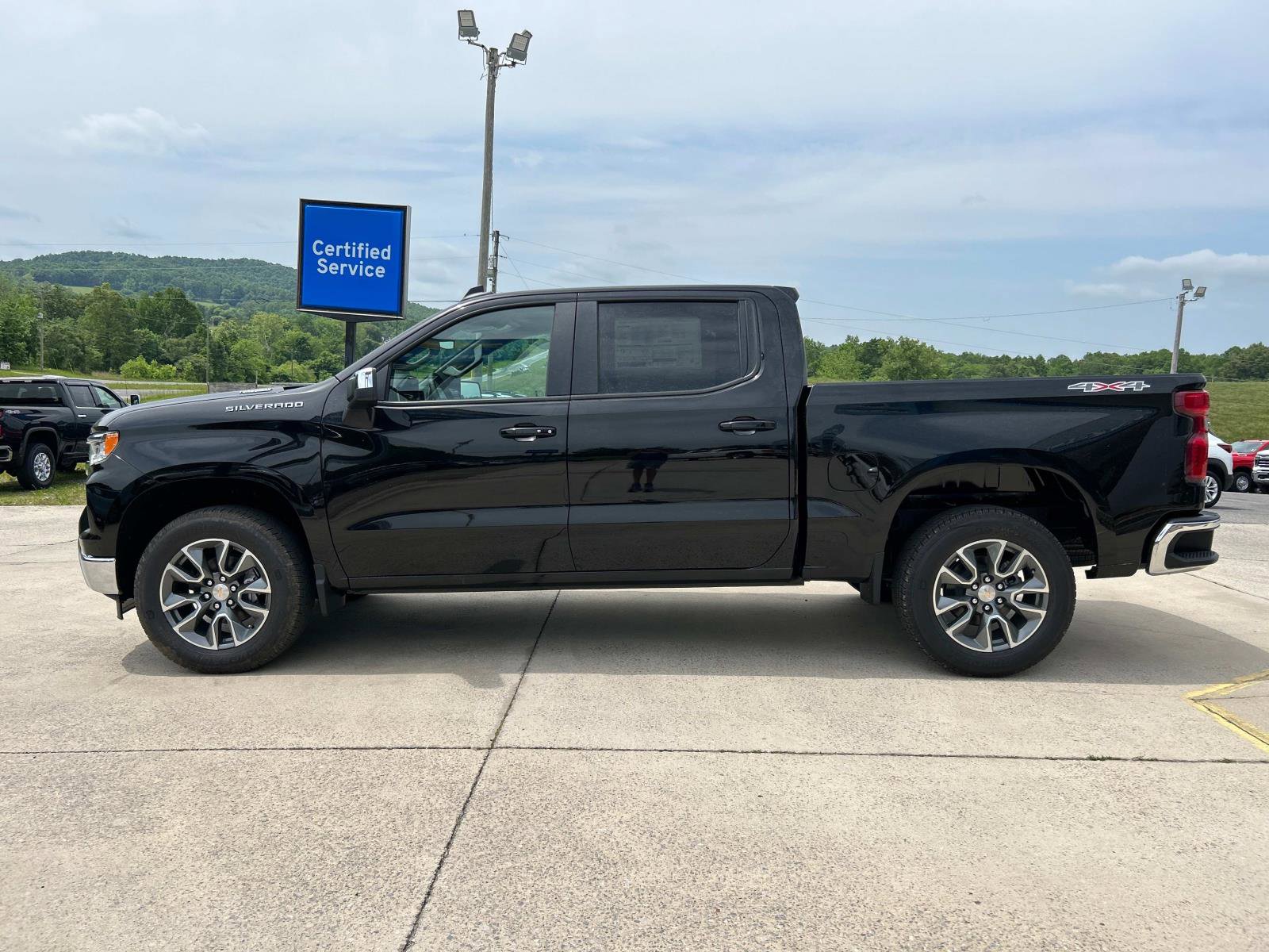 2025 Chevrolet Silverado 1500 LT photo 7