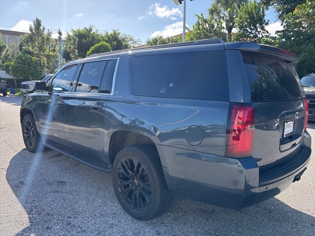 2020 Chevrolet Suburban LT photo 3