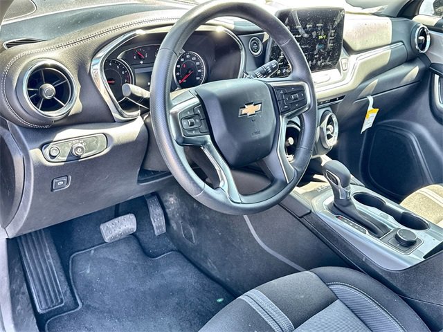 2025 Chevrolet Blazer 2LT photo 2
